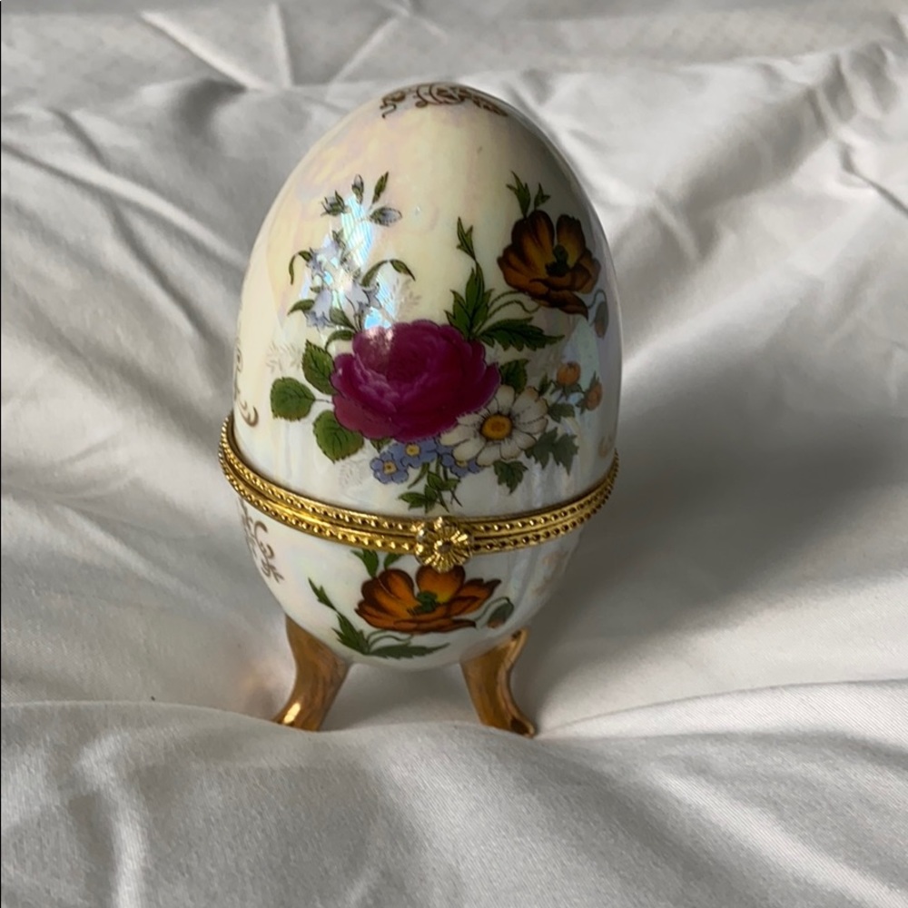 Vintage Limoge Porcelain Hinge Trinket egg